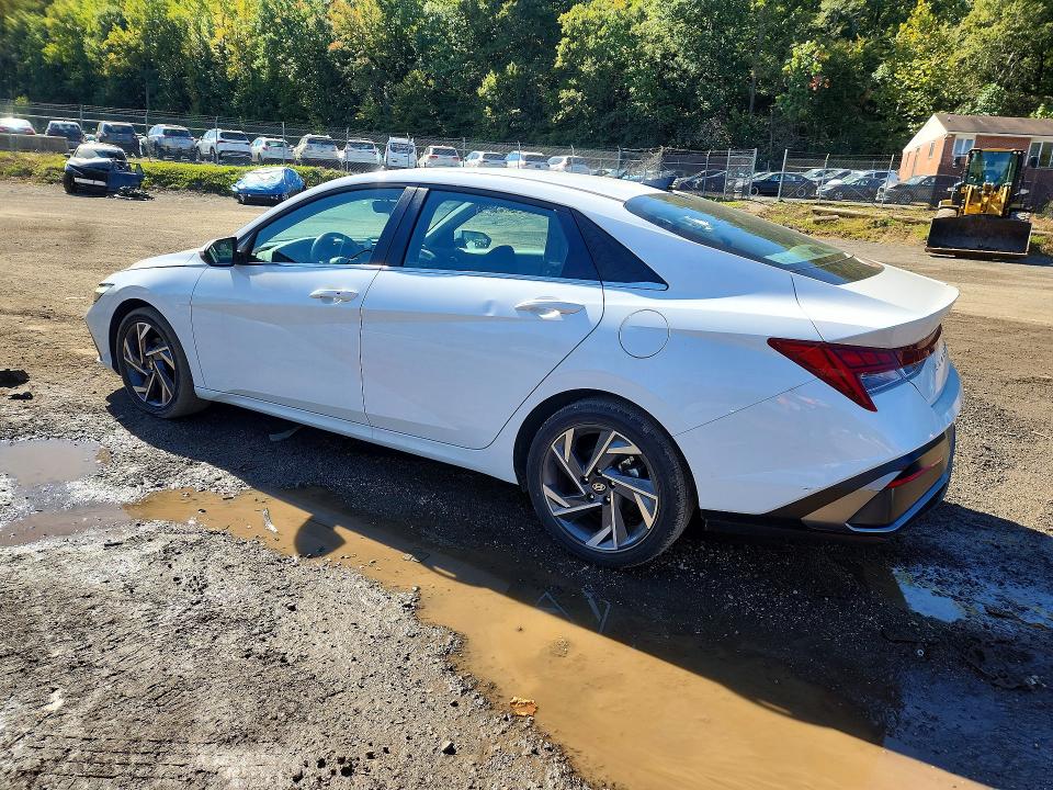 Снимка 2 от търг – 2025 HYUNDAI ELANTRA с VIN KMHLS4DG8SU971521
