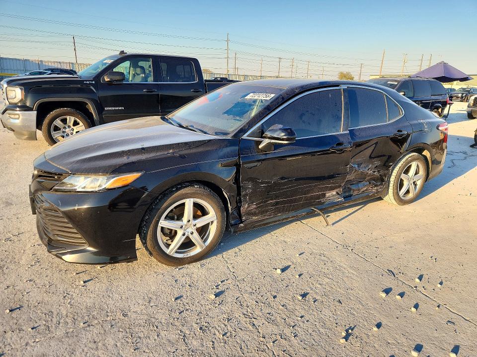 TOYOTA CAMRY 2018 с VIN 4T1B11HK1JU129307 - Снимка от търг