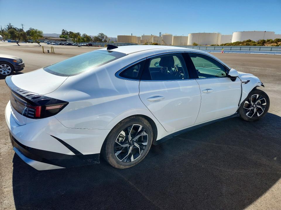 Photo 3 from auction – 2025 HYUNDAI SONATA with VIN KMHL64JA9SA438809