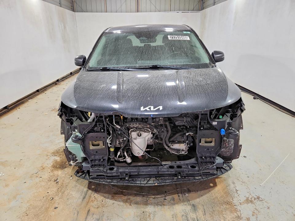 Photo 5 from auction – 2024 KIA CARNIVAL with VIN KNDNB4H38R6389728
