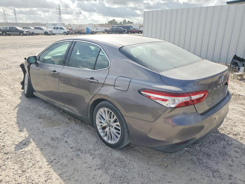 Снимка 2 от търг – 2018 TOYOTA CAMRY HYBRID с VIN 4T1B21HK2JU504845