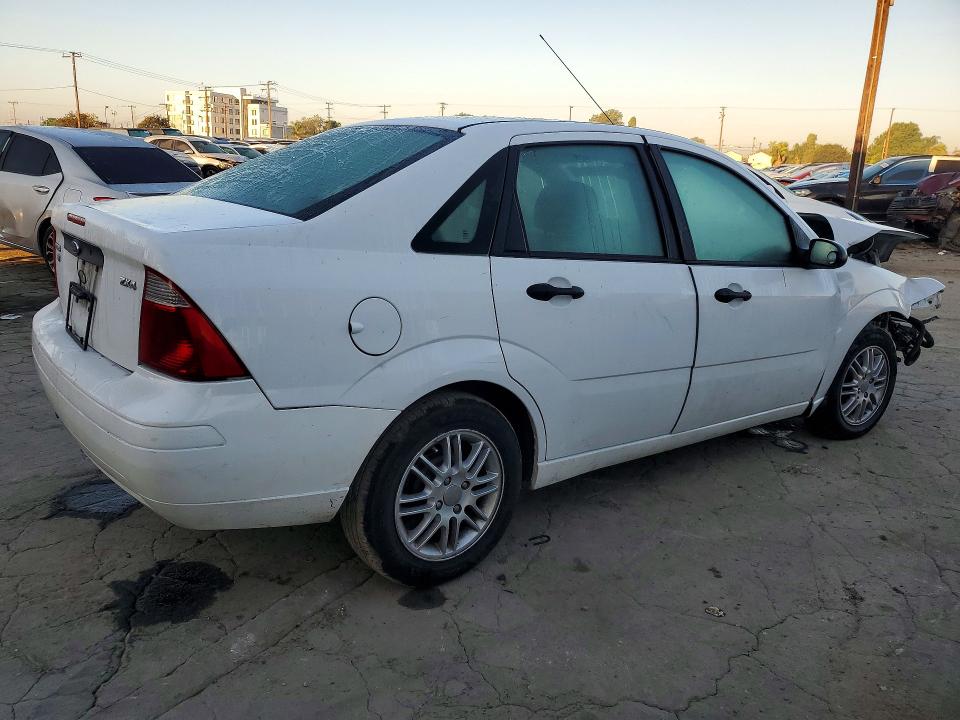Photo 3 from auction – 2006 FORD FOCUS with VIN 1FAHP34N06W130619