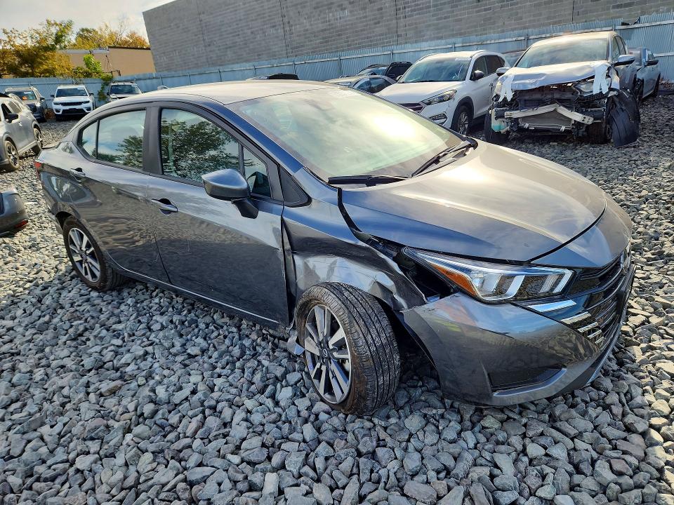 Снимка 4 от търг – 2023 NISSAN VERSA с VIN 3N1CN8EV5PL869596