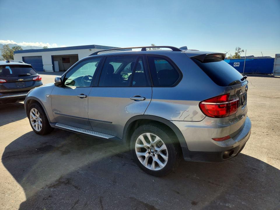 Снимка 2 от търг – 2012 BMW X5 с VIN 5UXZV4C55CL759610
