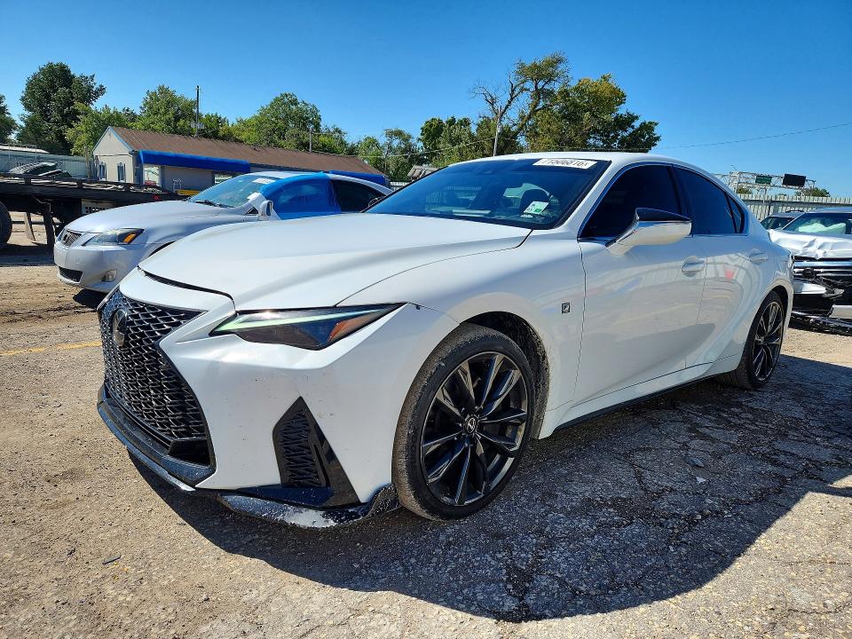 LEXUS IS 2023 مع رقم تعريف المركبة JTHGZ1E29P5032901 - صورة من المزاد