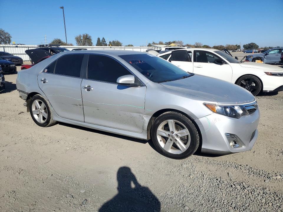 Снимка 4 от търг – 2014 TOYOTA CAMRY с VIN 4T1BF1FK6EU860311