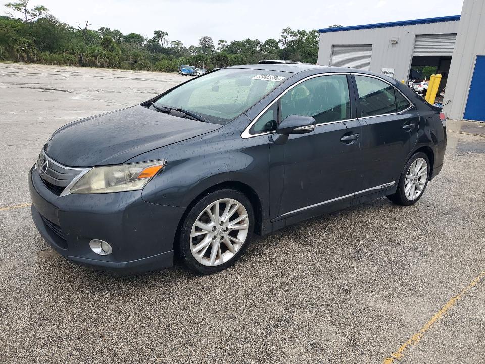 LEXUS HS 2010 مع رقم تعريف المركبة JTHBB1BA2A2004795 - صورة من المزاد