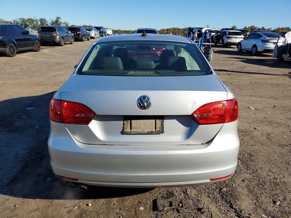 Снимка 6 от търг – 2011 VOLKSWAGEN JETTA с VIN 3VWLZ7AJ4BM304139