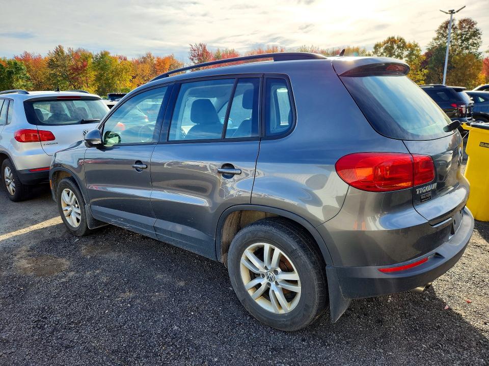 Снимка 2 от търг – 2016 VOLKSWAGEN TIGUAN с VIN WVGBV7AX5GW002005