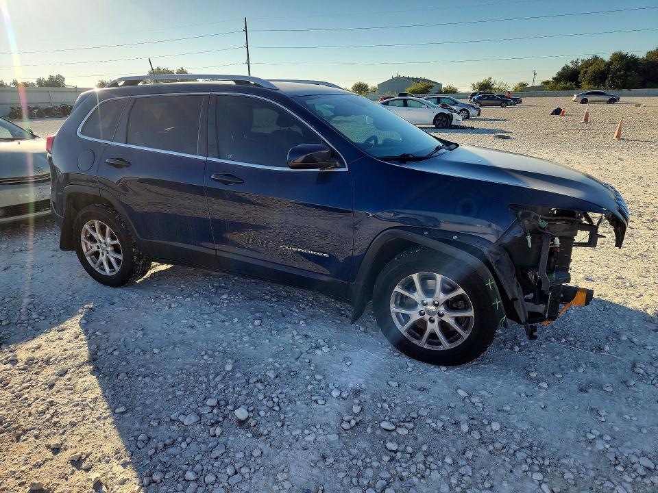 Photo 4 from auction – 2018 JEEP CHEROKEE with VIN 1C4PJLLB4JD552248