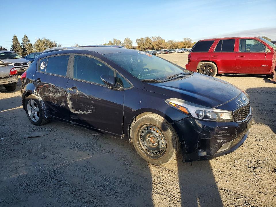 Снимка 4 от търг – 2017 KIA FORTE5 с VIN KNAFK5A86H5696915