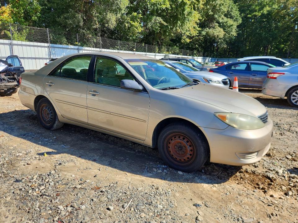 Zdjęcie 4 z aukcji – 2005 TOYOTA CAMRY z VIN 4T1BE32K15U599612