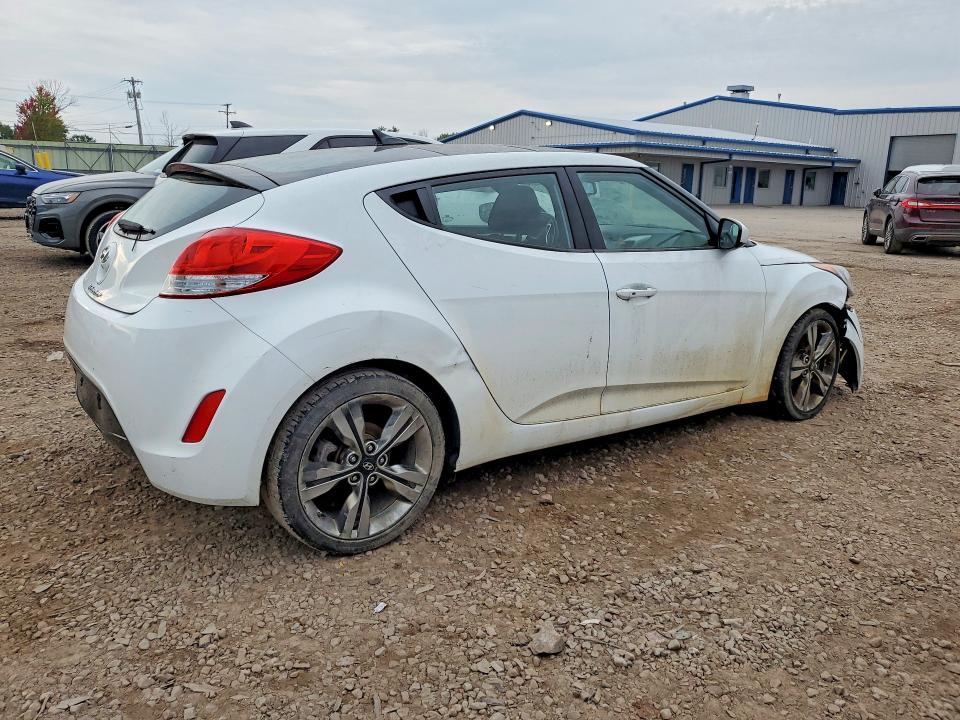 Снимка 3 от търг – 2017 HYUNDAI VELOSTER с VIN KMHTC6AD3HU322723