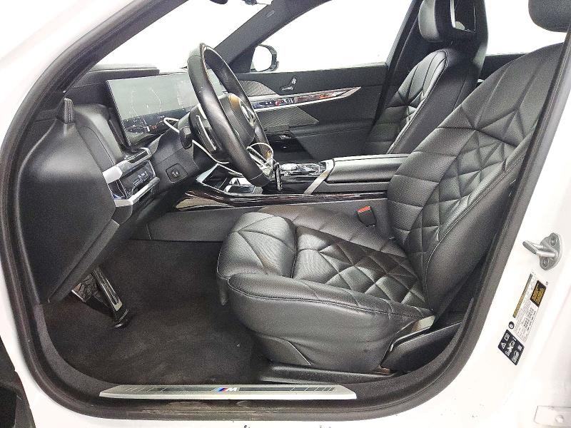 صورة رقم 7 من المزاد - 2025 BMW 740 مع VIN WBA33EH02SCU94141