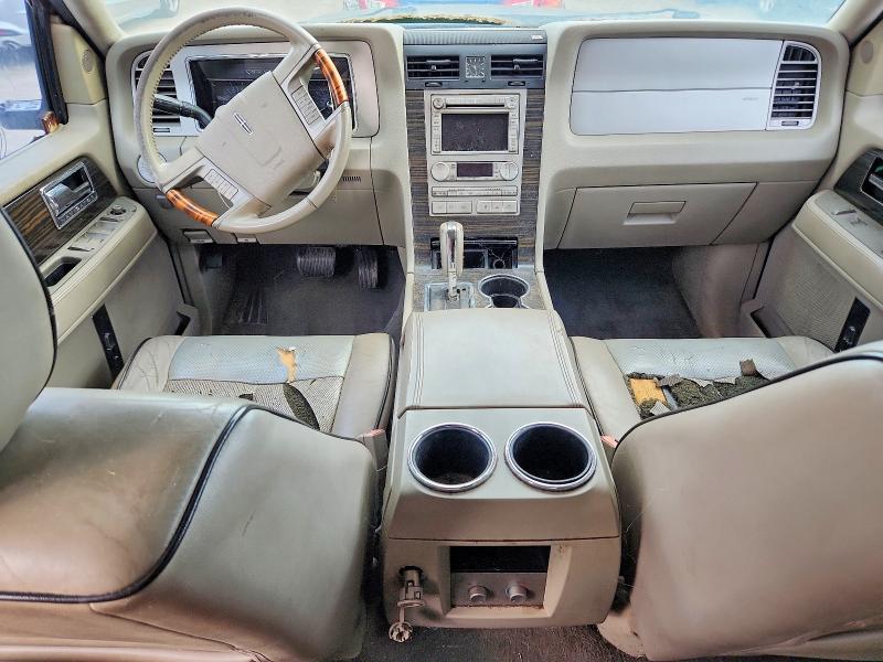 Photo 8 from auction – 2007 LINCOLN NAVIGATOR with VIN 5LMFU27597LJ20070