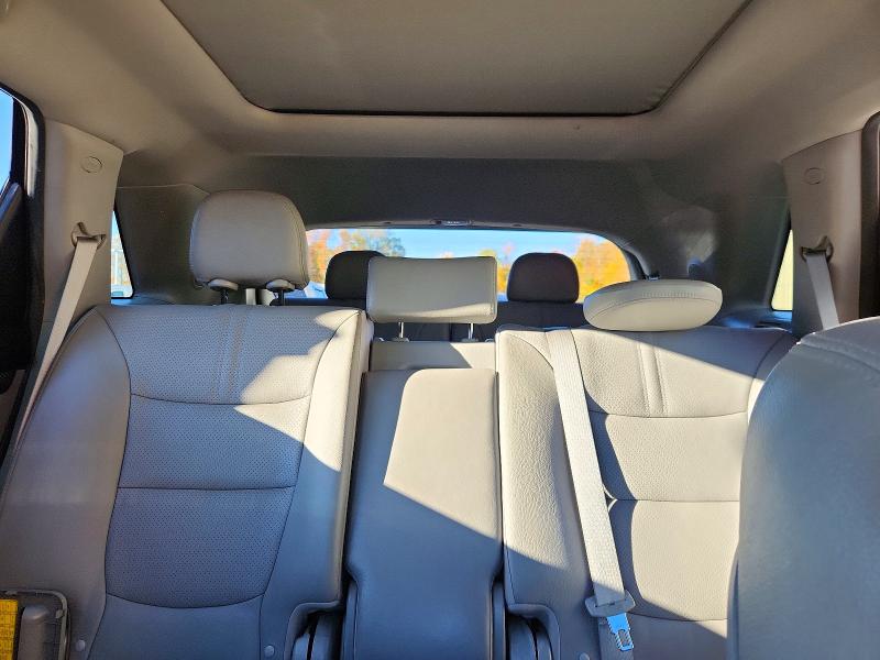 Фото 10 с аукциона – 2011 KIA SORENTO с VIN 5XYKW4A23BG108897
