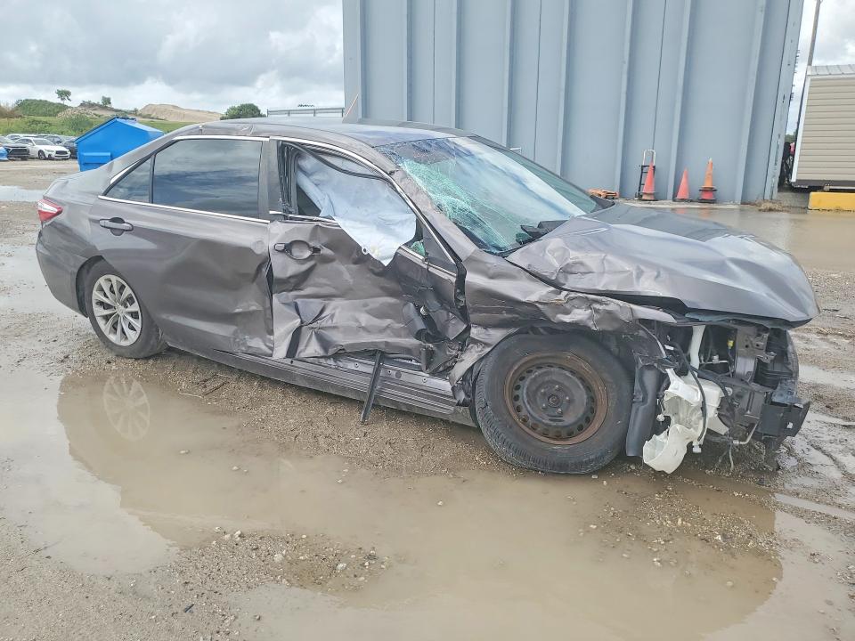 Снимка 4 от търг – 2017 TOYOTA CAMRY с VIN 4T1BF1FK9HU372653