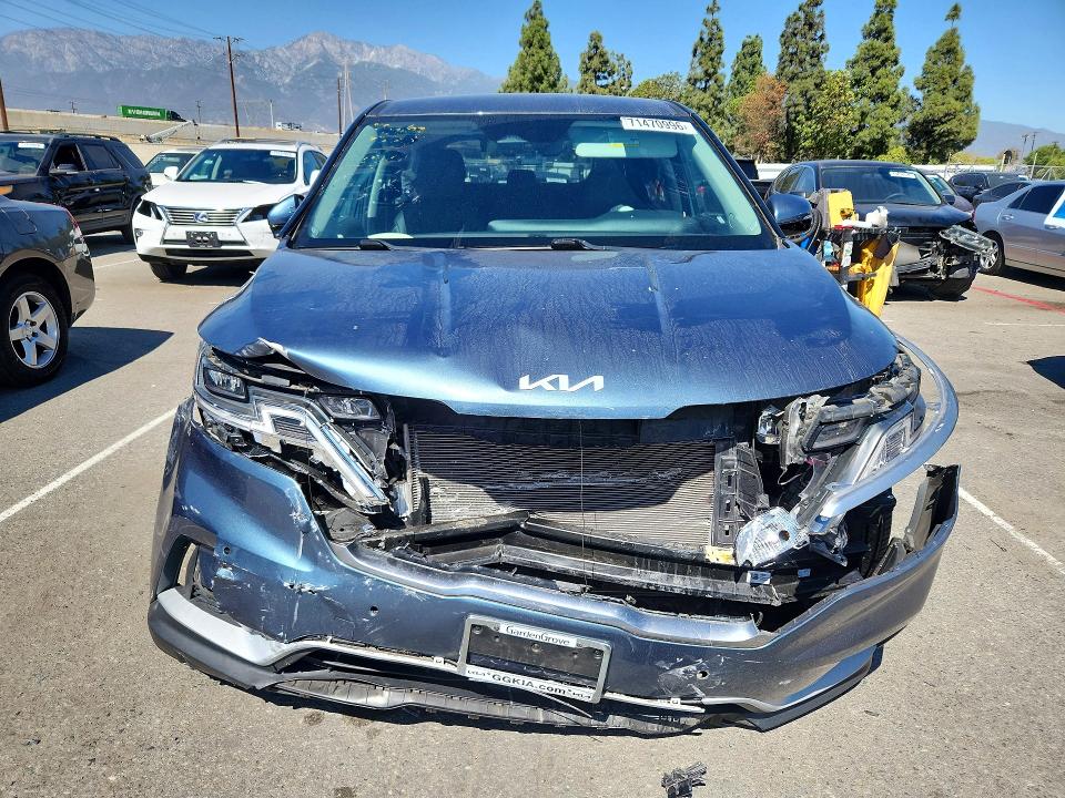 Снимка 5 от търг – 2024 KIA CARNIVAL с VIN KNDNC5H35R6377037