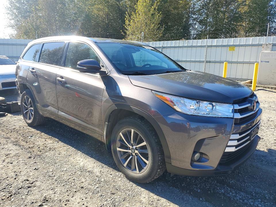 Photo 4 from auction – 2017 TOYOTA HIGHLANDER with VIN 5TDJZRFH1HS511396