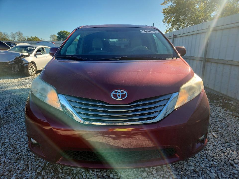 Снимка 5 от търг – 2011 TOYOTA SIENNA с VIN 5TDDK3DC6BS016866