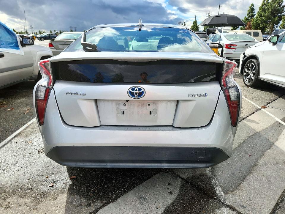 Снимка 6 от търг – 2017 TOYOTA PRIUS с VIN JTDKARFU4H3038913