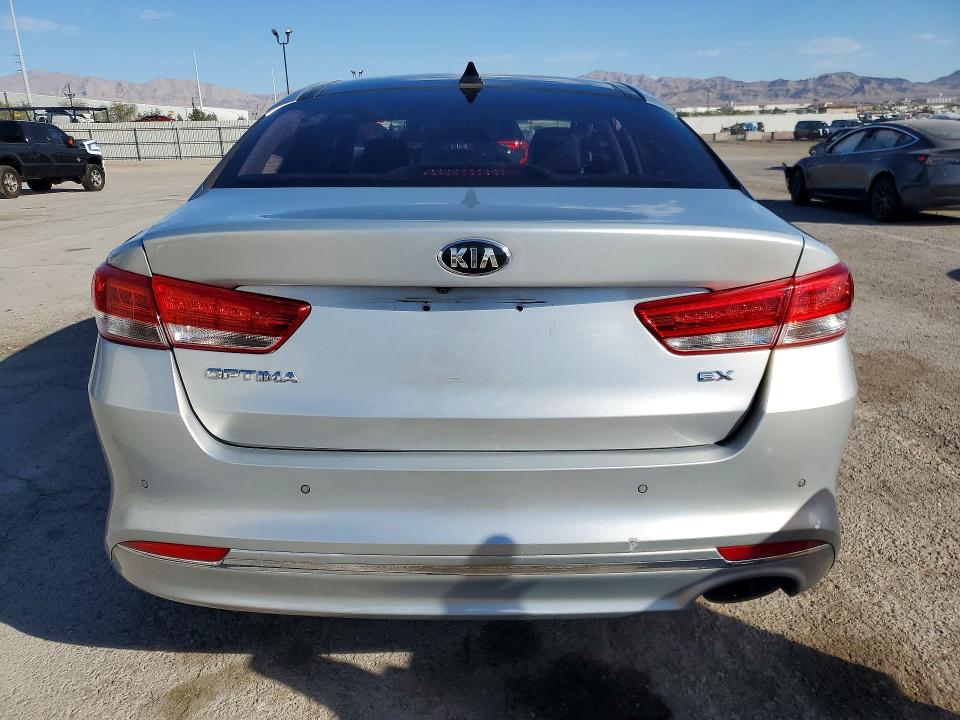Foto 6 de la subasta – 2016 KIA OPTIMA con VIN 5XXGU4L32GG065182