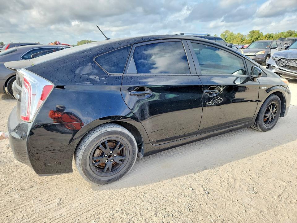 Photo 3 from auction – 2015 TOYOTA PRIUS with VIN JTDKN3DU5F0462135