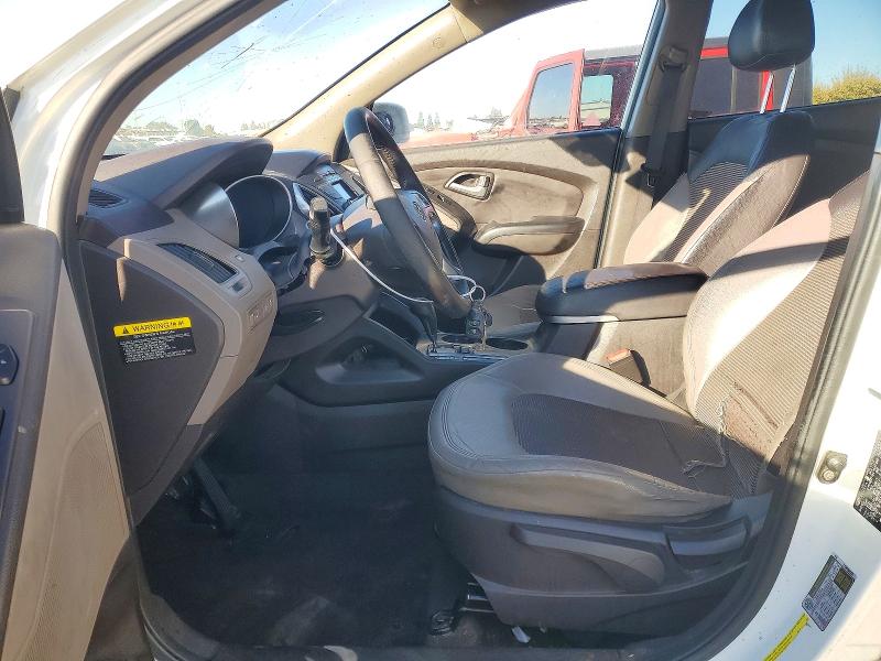 Photo 7 from auction – 2011 HYUNDAI TUCSON with VIN KM8JU3AC2BU285990
