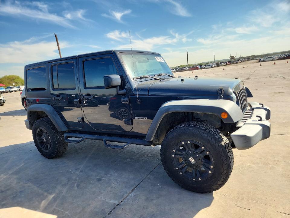 Снимка 4 от търг – 2017 JEEP WRANGLER UNLIMITED с VIN 1C4BJWDG3HL676419