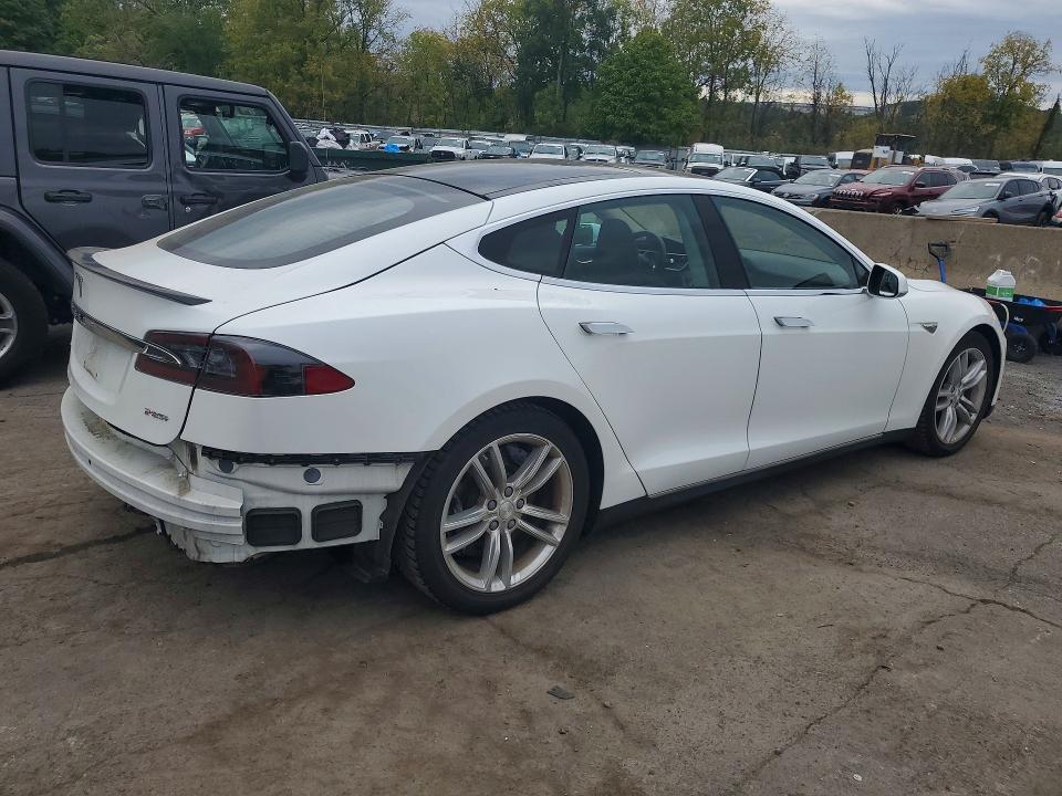 Снимка 3 от търг – 2013 TESLA MODEL S с VIN 5YJSA1DP0DFP17508