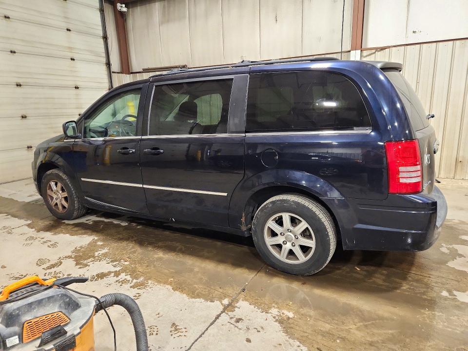 Снимка 2 от търг – 2010 CHRYSLER TOWN & COUNTRY с VIN 2A4RR8D10AR321312