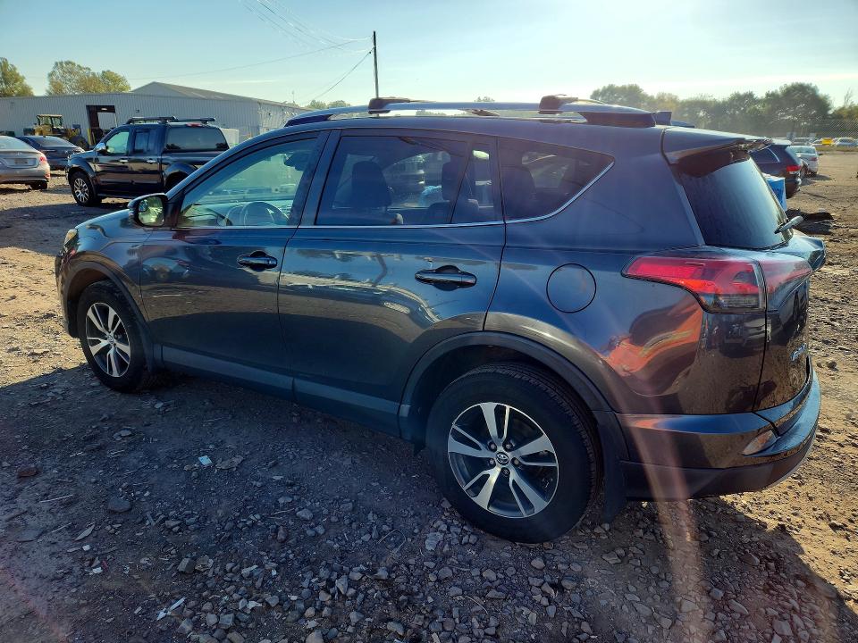 Photo 2 from auction – 2017 TOYOTA RAV4 with VIN JTMRFREV2HD202860