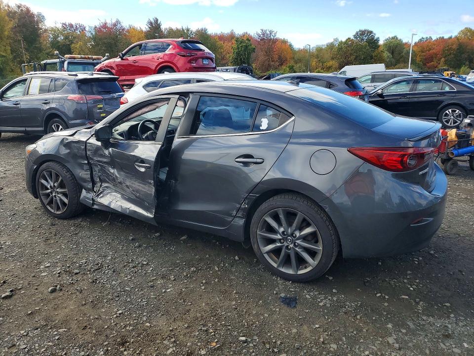 Photo 2 from auction – 2018 MAZDA 3 with VIN 3MZBN1V31JM199008