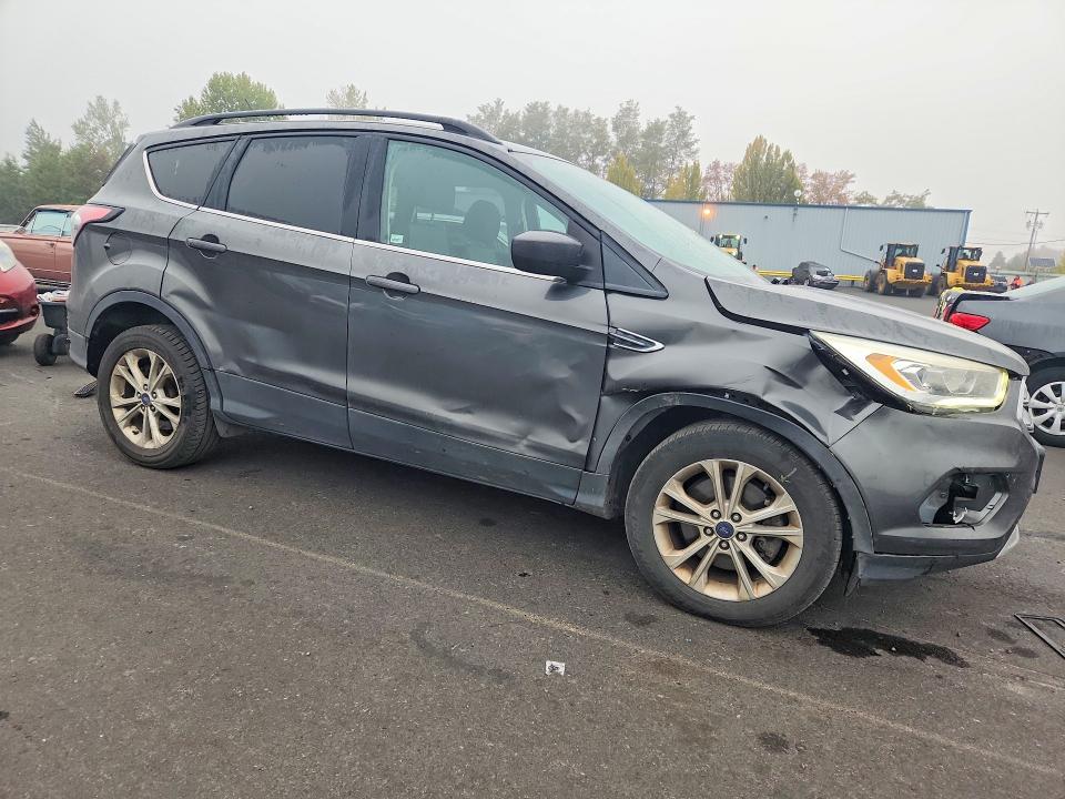 Photo 4 from auction – 2017 FORD ESCAPE with VIN 1FMCU9G92HUE09787