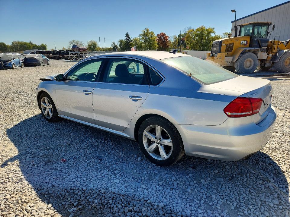 Снимка 2 от търг – 2012 VOLKSWAGEN PASSAT с VIN 1VWBP7A38CC028697
