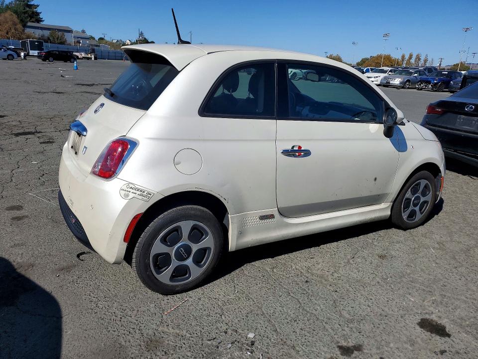 Photo 3 from auction – 2013 FIAT 500 with VIN 3C3CFFGE5DT714106