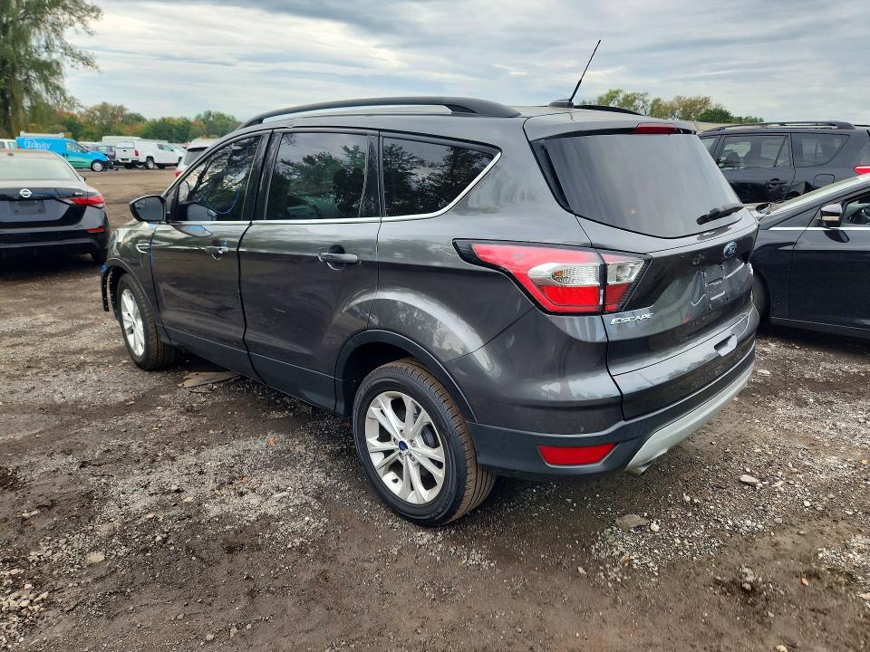 Photo 2 from auction – 2018 FORD ESCAPE with VIN 1FMCU0G94JUB62564