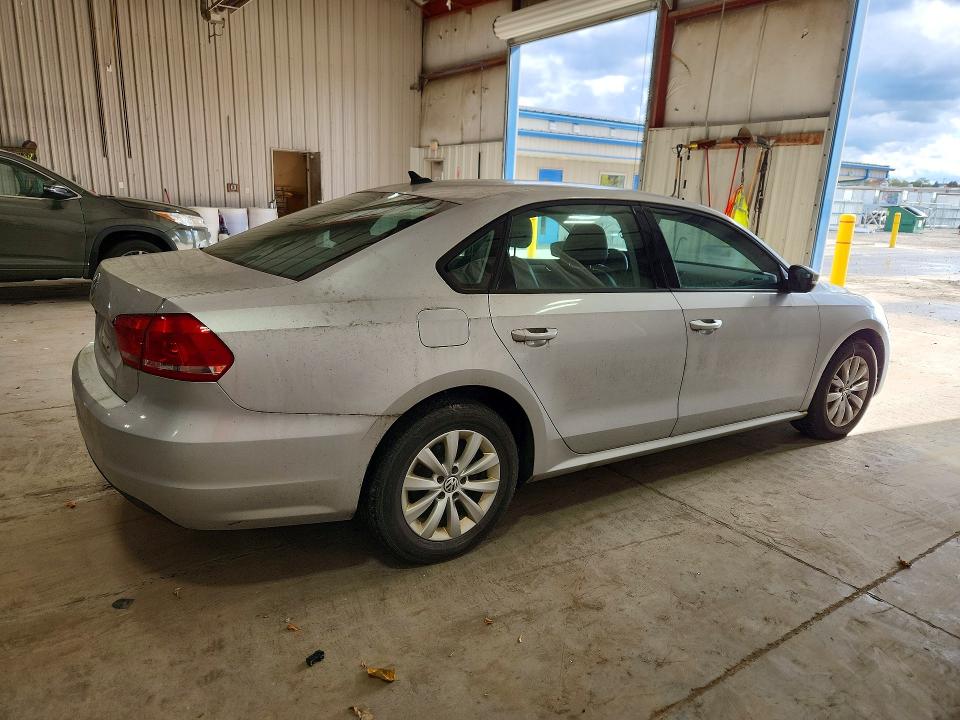 Снимка 3 от търг – 2014 VOLKSWAGEN PASSAT с VIN 1VWAP7A36EC006311