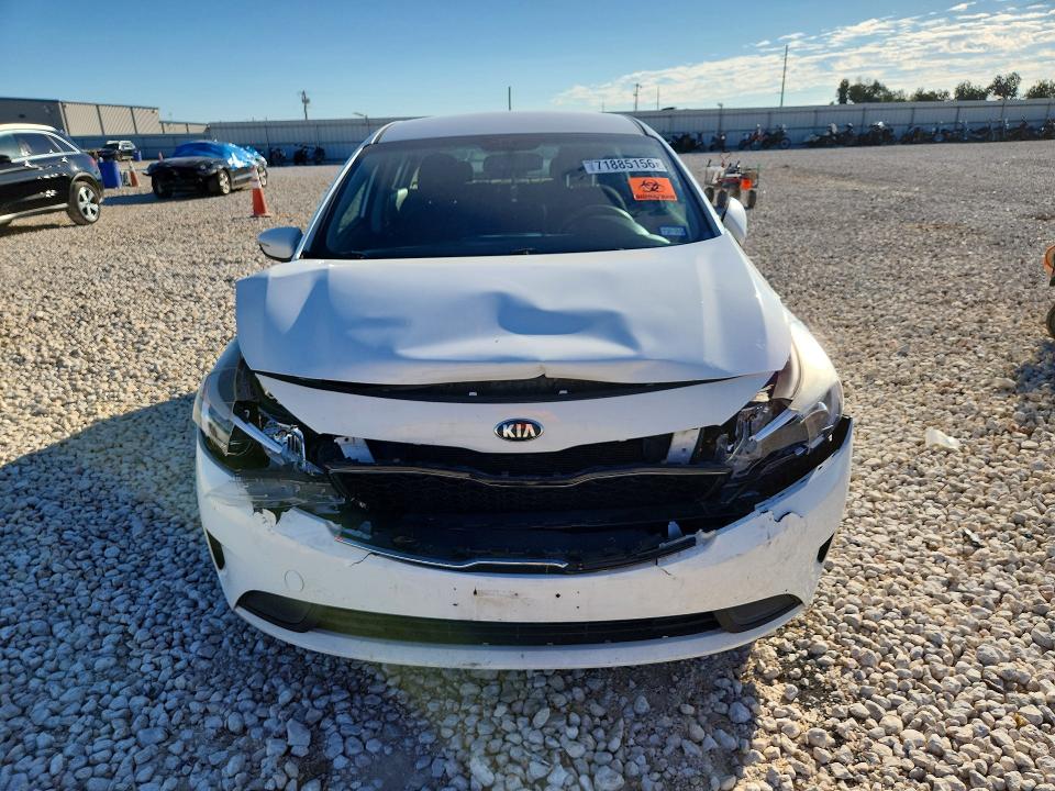 Photo 5 from auction – 2017 KIA FORTE5 with VIN KNAFK5A89H5691417