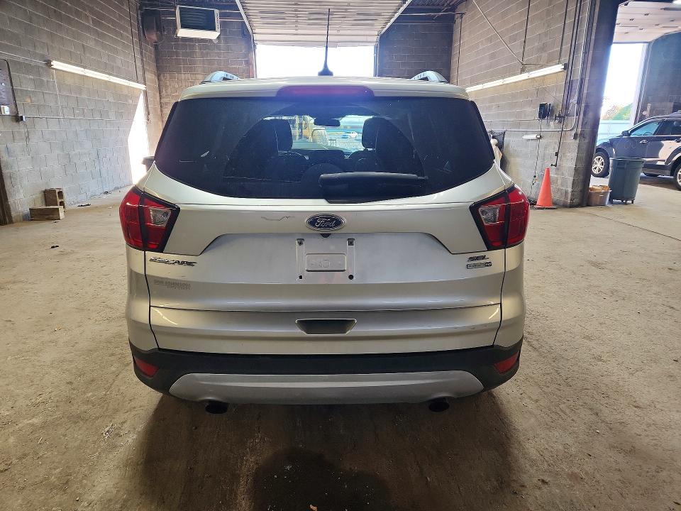 صورة رقم 6 من المزاد - 2019 FORD ESCAPE مع VIN 1FMCU9HD6KUC22398