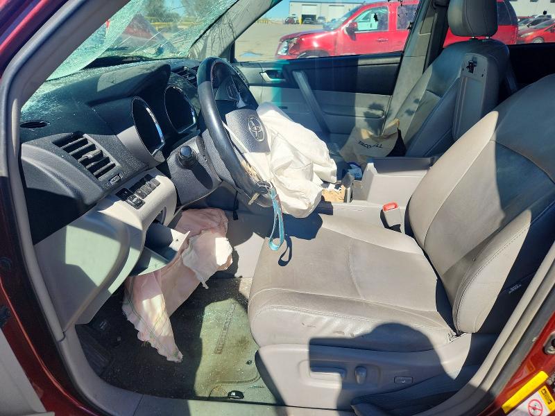 Снимка 7 от търг – 2010 TOYOTA HIGHLANDER с VIN 5TDKK3EH1AS010280
