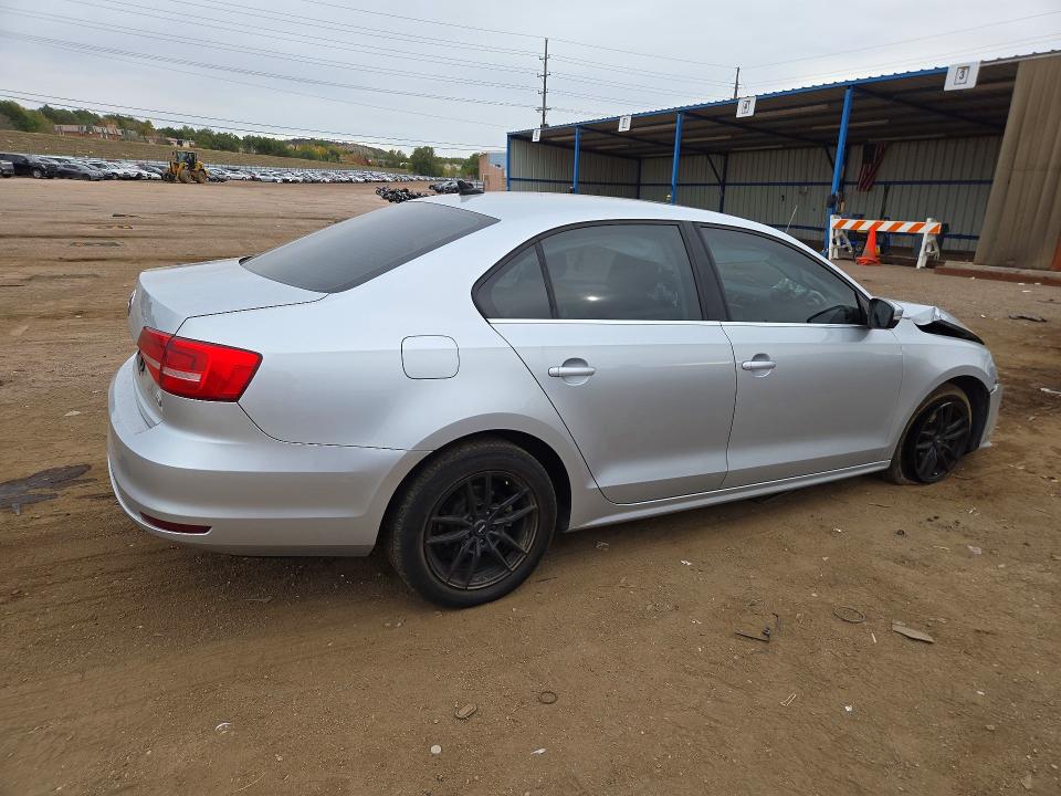 Снимка 3 от търг – 2015 VOLKSWAGEN JETTA с VIN 3VWLA7AJ6FM318699