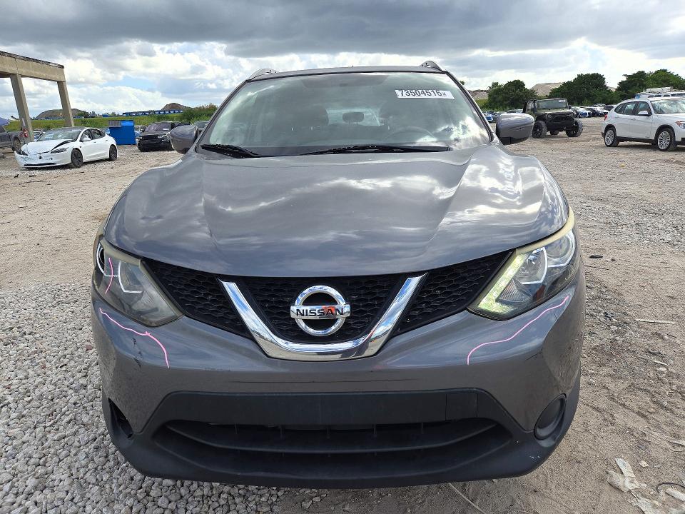 Снимка 5 от търг – 2017 NISSAN ROGUE SPORT с VIN JN1BJ1CP3HW036877
