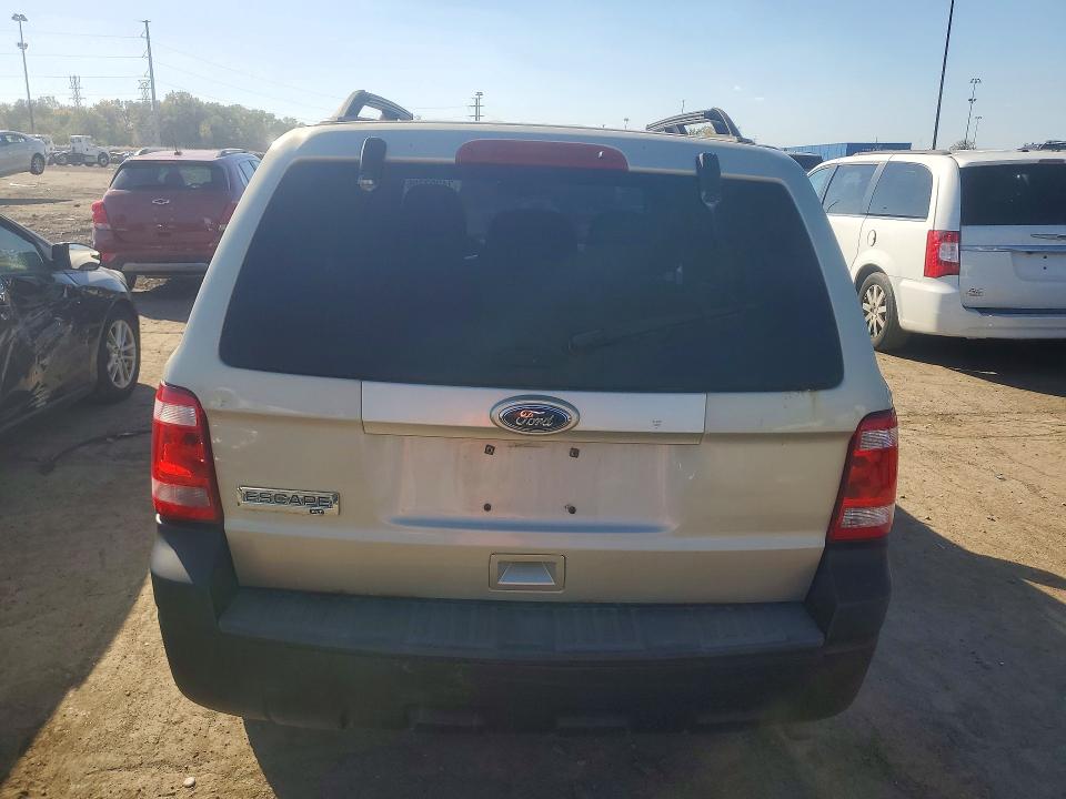 Photo 6 from auction – 2011 FORD ESCAPE with VIN 1FMCU0D77BKC22742