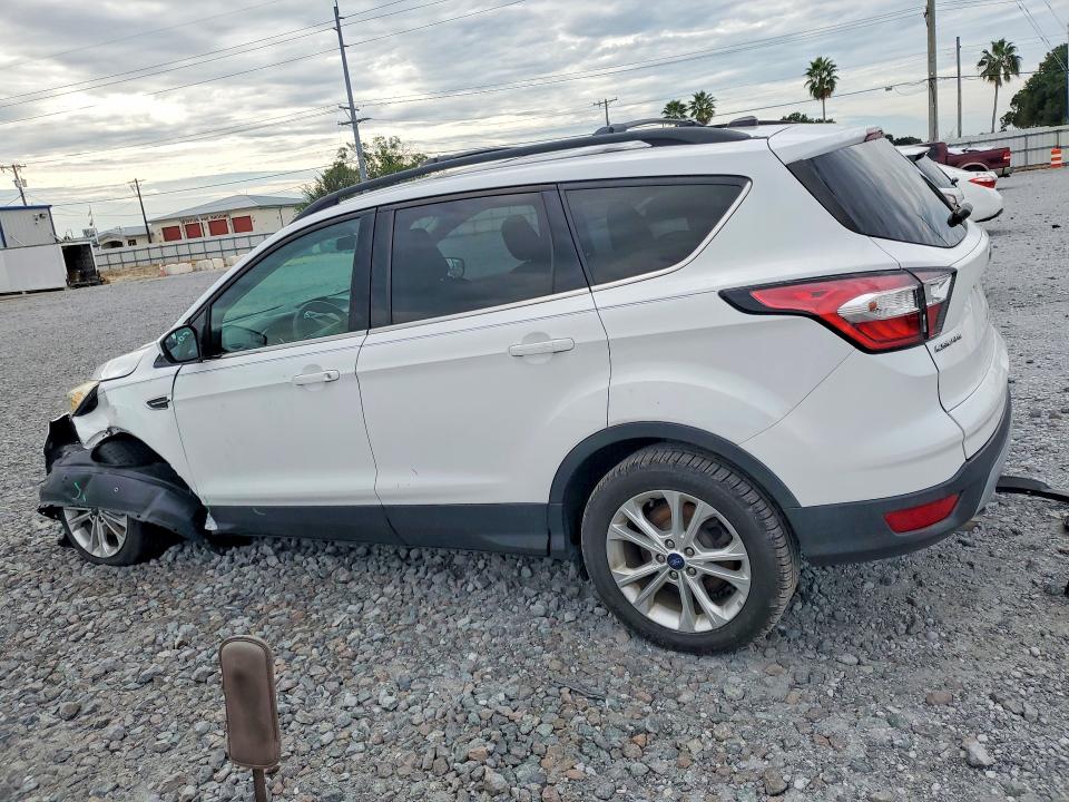 Photo 2 from auction – 2018 FORD ESCAPE with VIN 1FMCU0GD7JUA65590