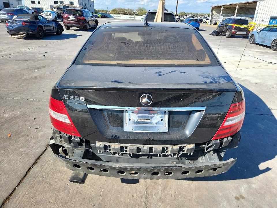 Снимка 6 от търг – 2014 MERCEDES-BENZ C с VIN WDDGF4HB8EA956134