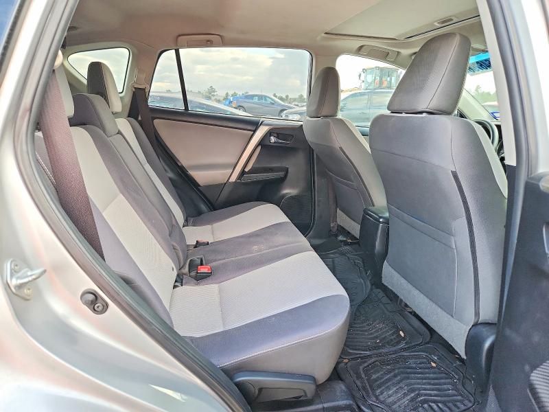 Photo 11 from auction – 2015 TOYOTA RAV4 with VIN JTMWFREV8FJ051430