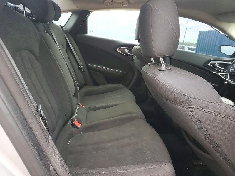 Foto 10 de la subasta – 2015 CHRYSLER 200 con VIN 1C3CCCAB0FN744641