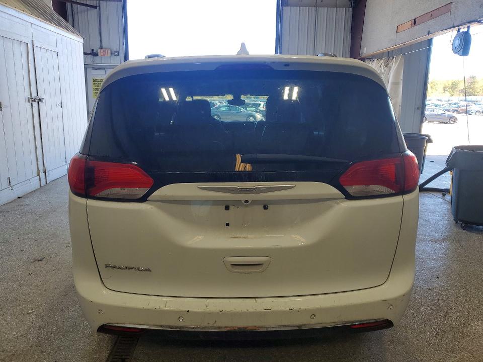 Photo 6 from auction – 2017 CHRYSLER PACIFICA with VIN 2C4RC1EG1HR846519