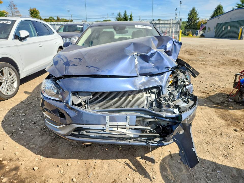 صورة رقم 5 من المزاد - 2015 VOLVO S60 مع VIN YV126MFK9F1349436